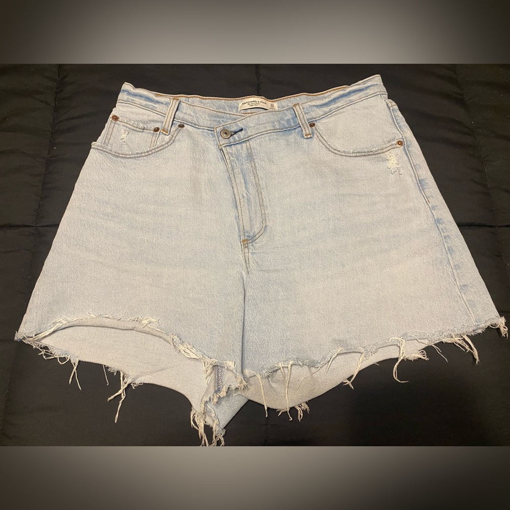 Abercrombie & Fitch Curve Love High Rise Dad Shorts
